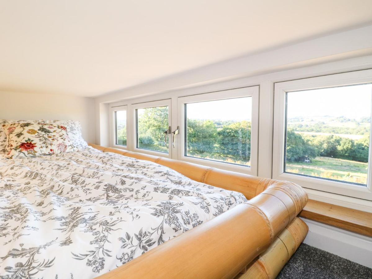Cuckoo Nest Villa Chesterfield Exterior photo